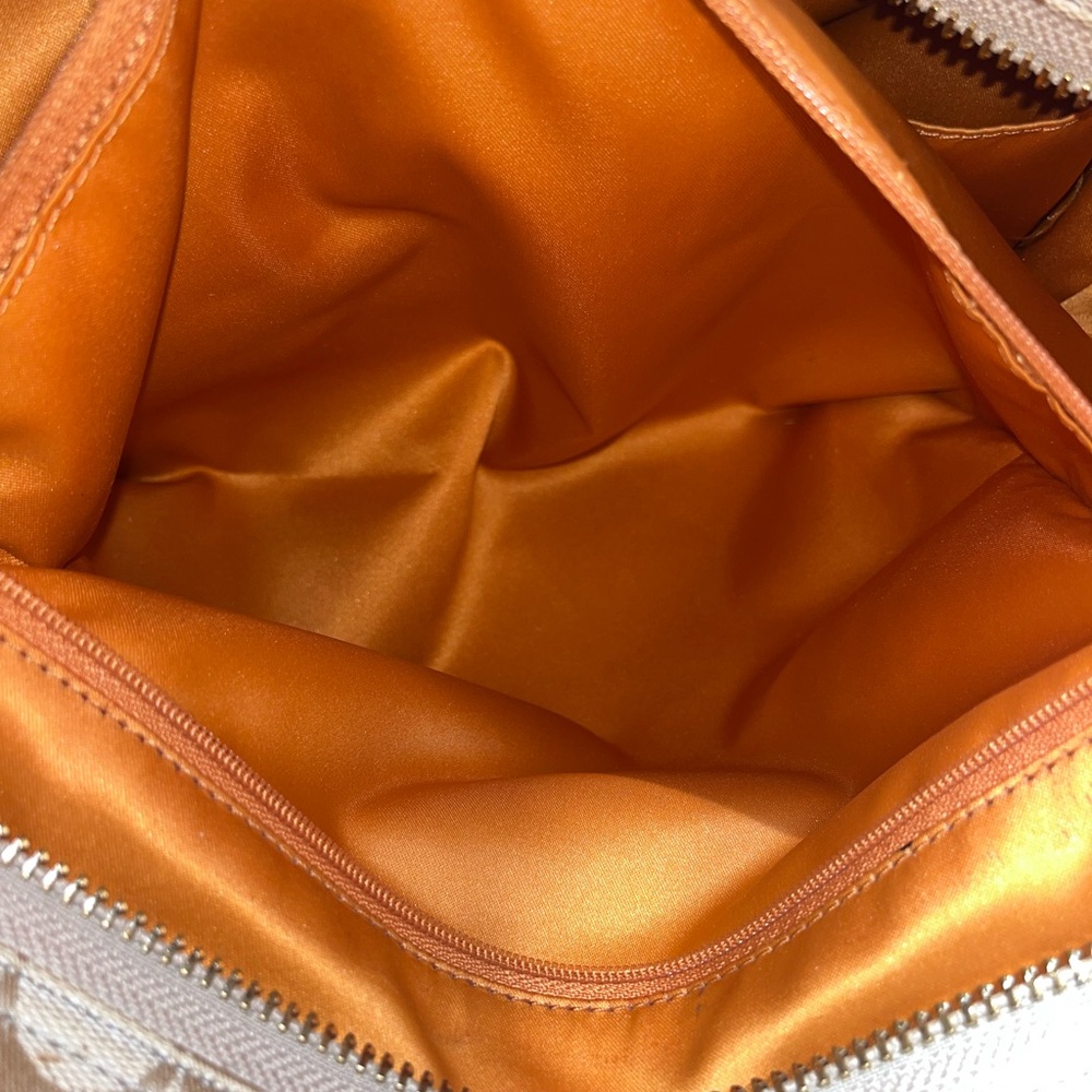 Coach Park Signature Cream and White Bag with side pockets and dust bag - Picture 13 of 15